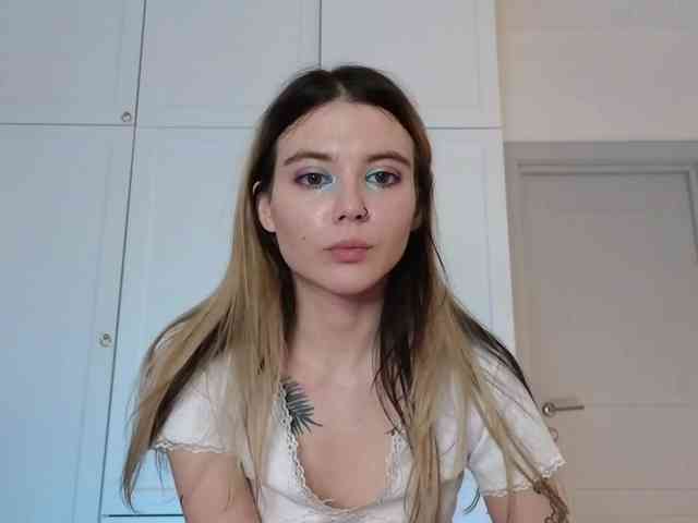 Alicee-teasee webcam