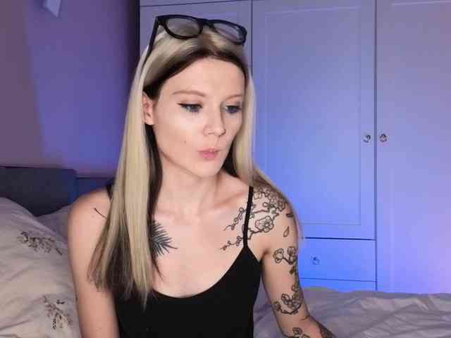 Alicee-teasee webcam
