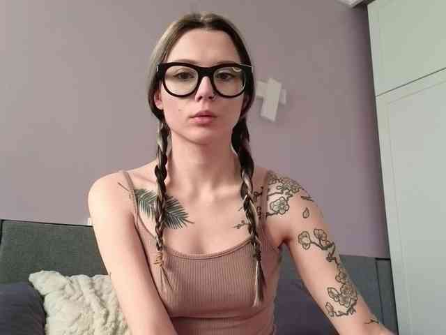 Alicee-teasee webcam