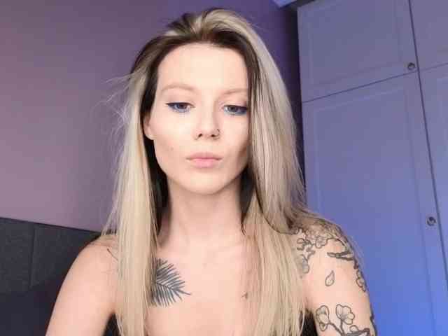 Alicee-teasee webcam