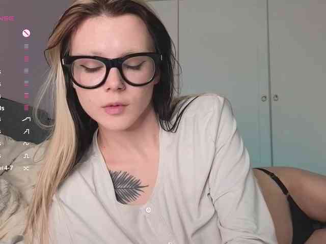 Alicee-teasee webcam