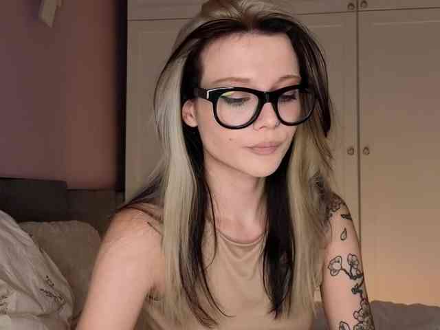 Alicee-teasee webcam