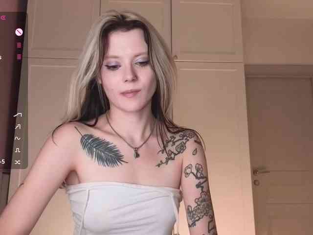 Alicee-teasee webcam