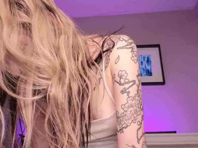 Alicee-teasee webcam