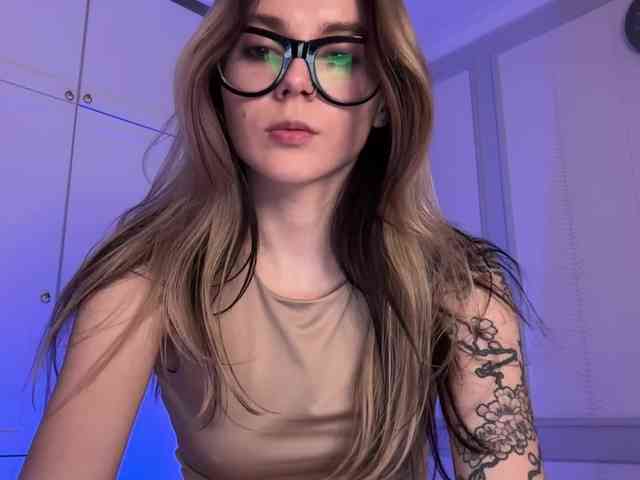 Alicee-teasee webcam