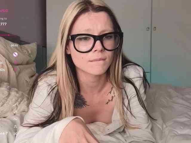 Alicee-teasee webcam