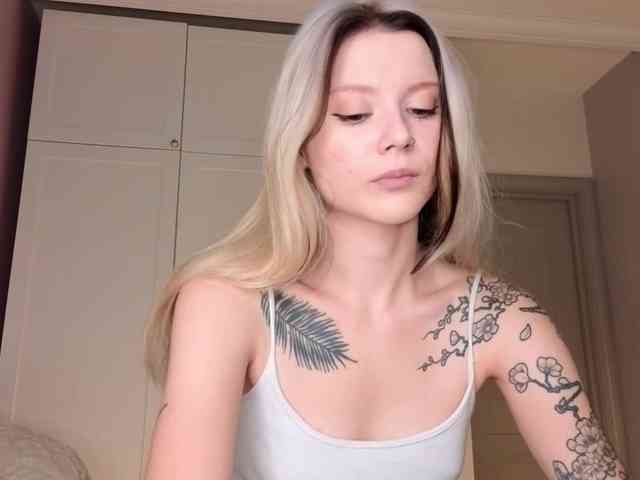 Alicee-teasee webcam
