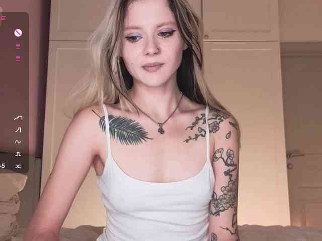 Alicee-teasee webcam