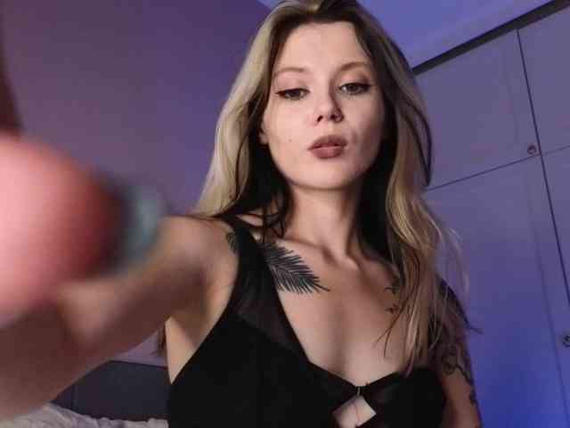 Alicee-teasee webcam