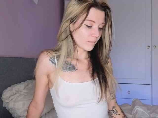 Alicee-teasee webcam
