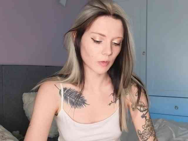 Alicee-teasee webcam