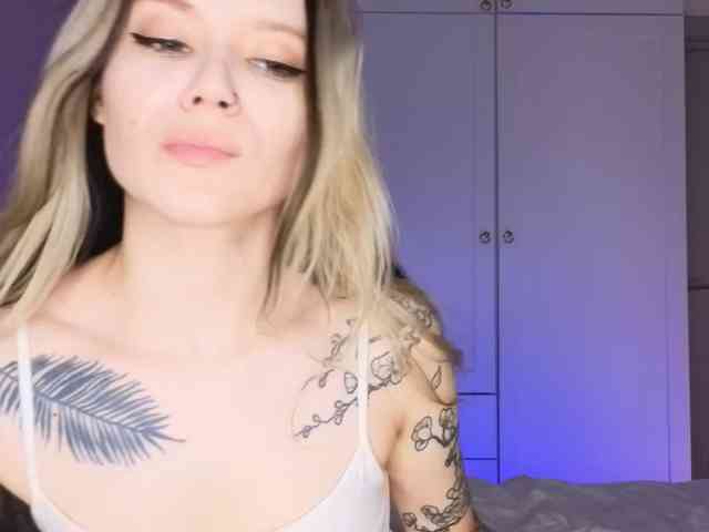 Alicee-teasee webcam