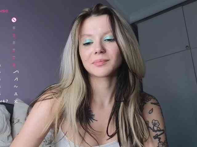 Alicee-teasee webcam