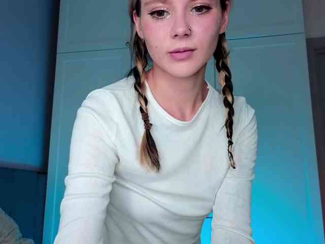 Alicee-teasee webcam