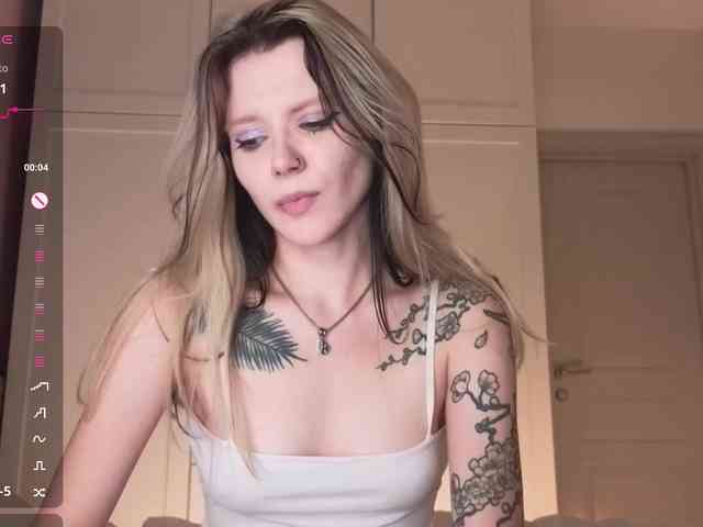 Alicee-teasee webcam