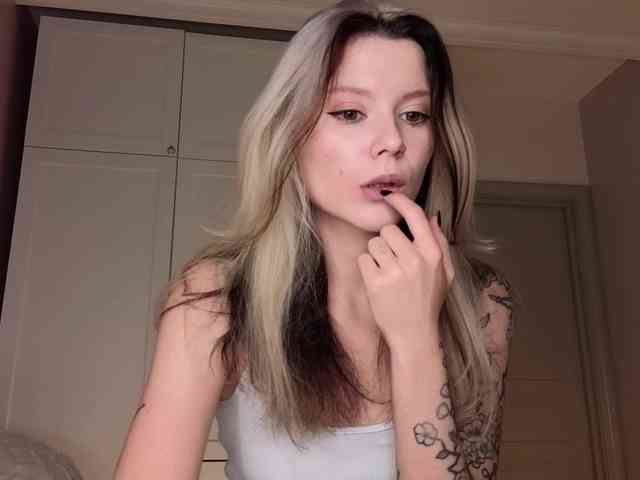 Alicee-teasee webcam