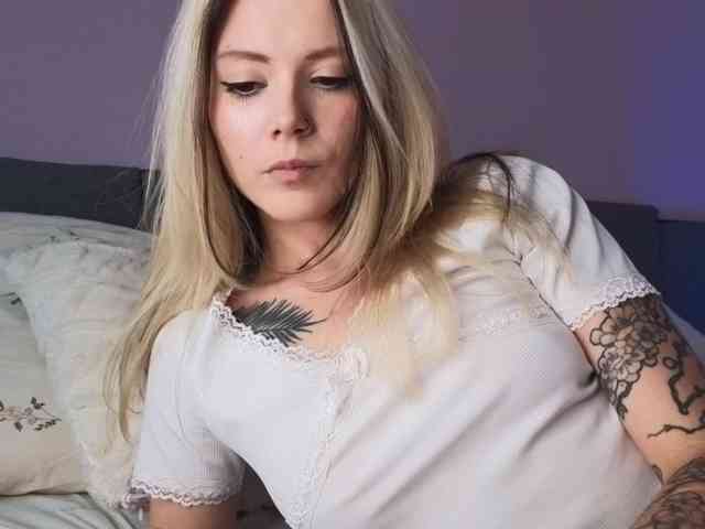 Alicee-teasee webcam