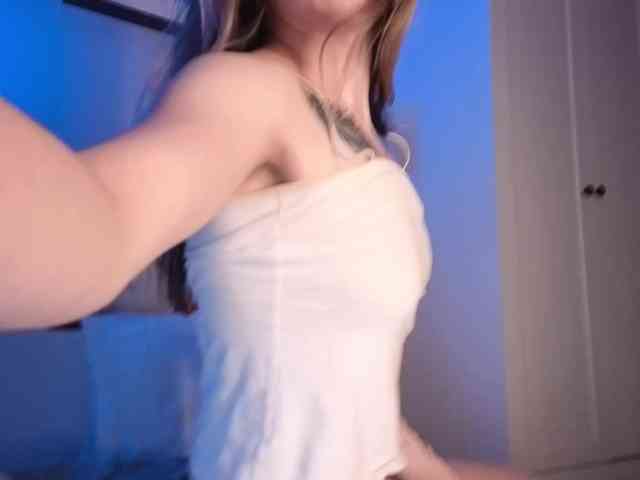 Alicee-teasee webcam