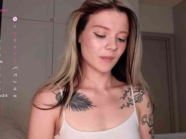 Alicee-teasee webcam