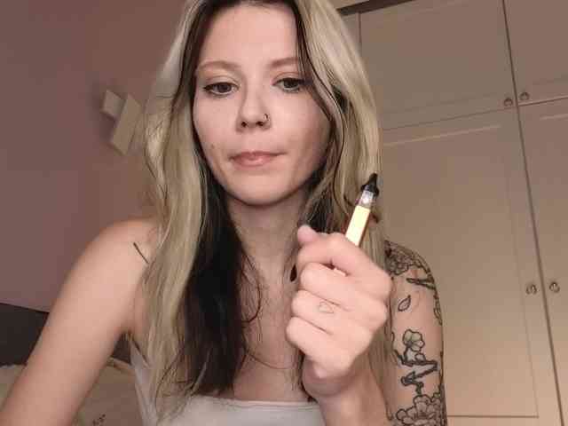 Alicee-teasee webcam