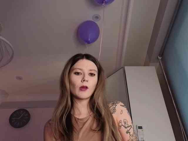 Alicee-teasee webcam
