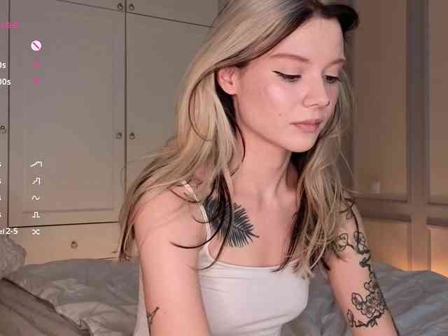 Alicee-teasee webcam