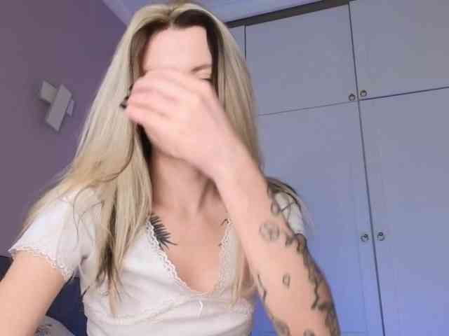 Alicee-teasee webcam