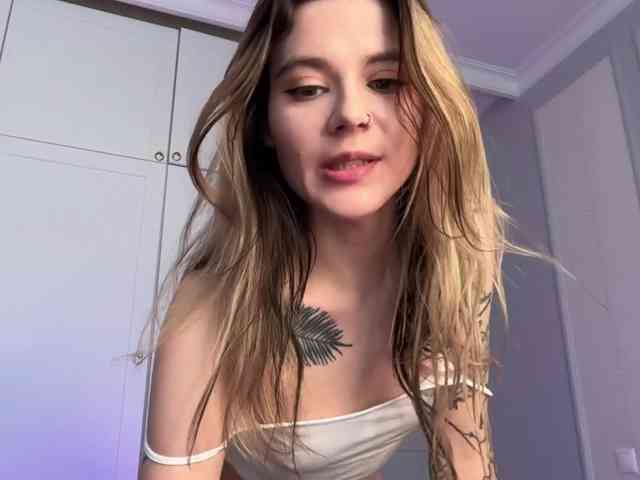 Alicee-teasee webcam