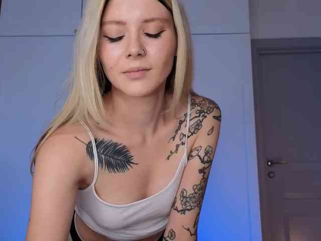 Alicee-teasee webcam
