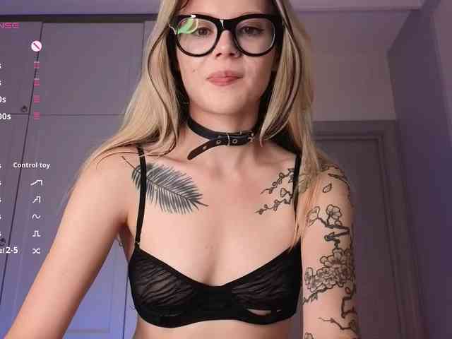 Alicee-teasee webcam