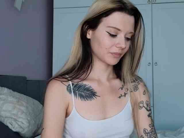 Alicee-teasee webcam