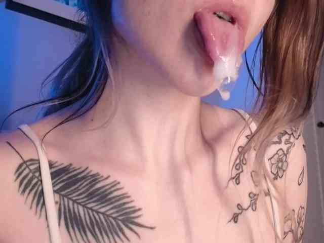 Alicee-teasee webcam