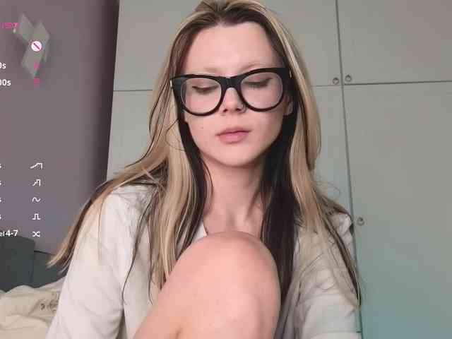 Alicee-teasee webcam
