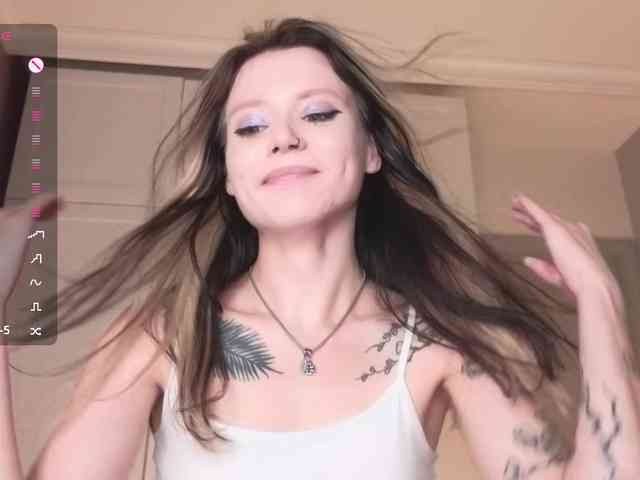 Alicee-teasee webcam