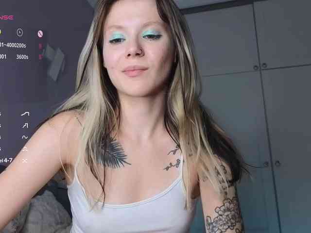 Alicee-teasee webcam
