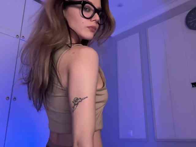 Alicee-teasee webcam