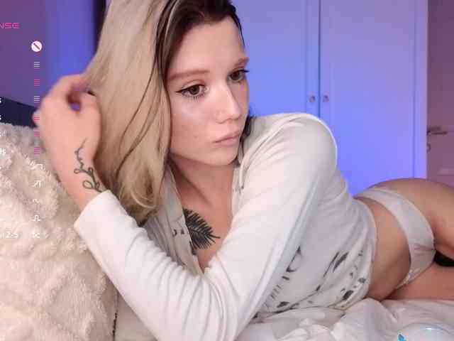 Alicee-teasee webcam