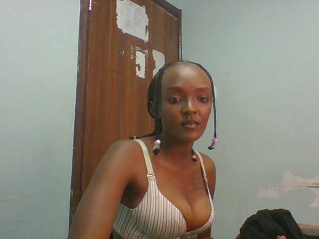 Chocolate-fudgecake live cam on BongaCams
