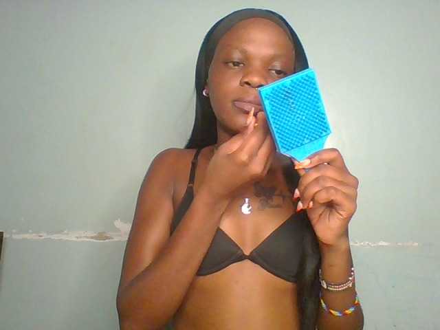 Chocolate-fudgecake live webcam show