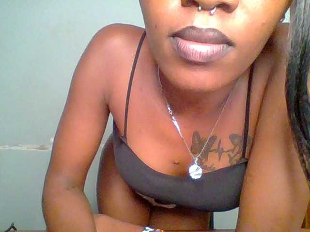 Chocolate-fudgecake live webcam show