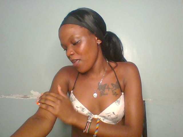 Chocolate-fudgecake live webcam show