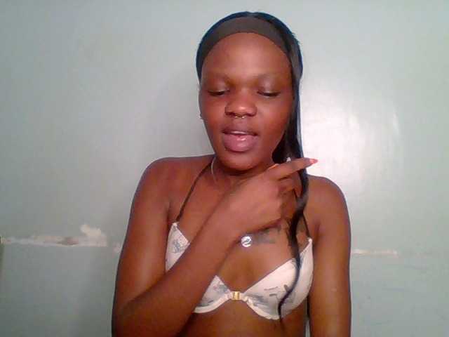 Chocolate-fudgecake live webcam show