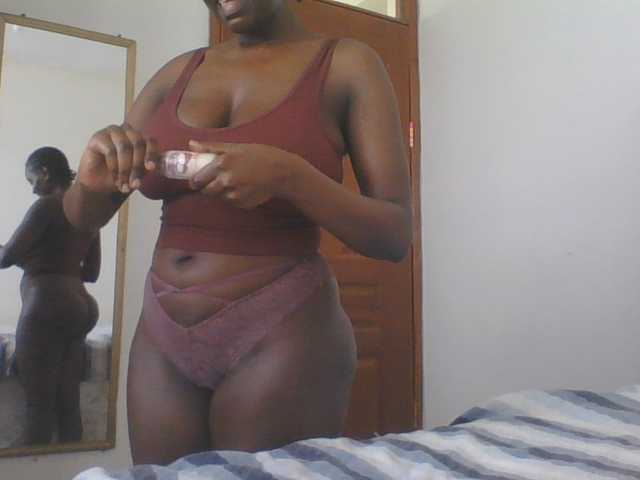 Lucia-1 live cam on BongaCams