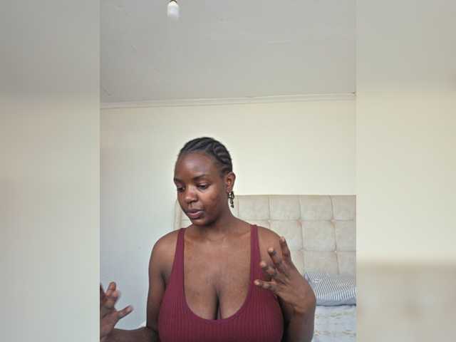 Lucia-1 live cam on BongaCams