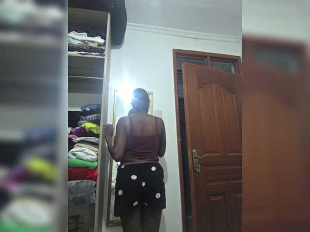 Lucia-1 live cam on BongaCams