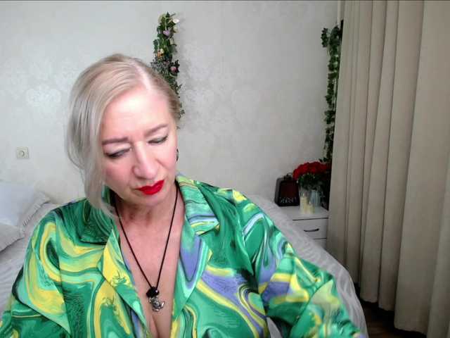 hunters-woman live sex show