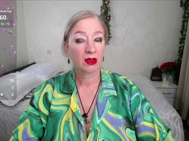 hunters-woman online