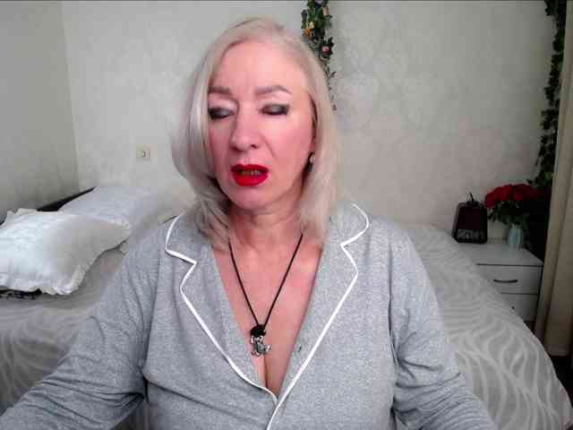 hunters-woman webcam