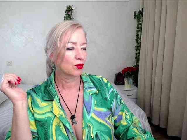 hunters-woman webcam