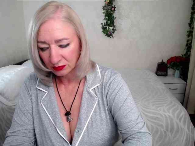 hunters-woman webcam